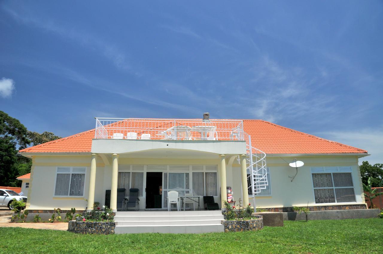 Victoria Lake View Guesthouse & Safaris Entebbe Exterior foto