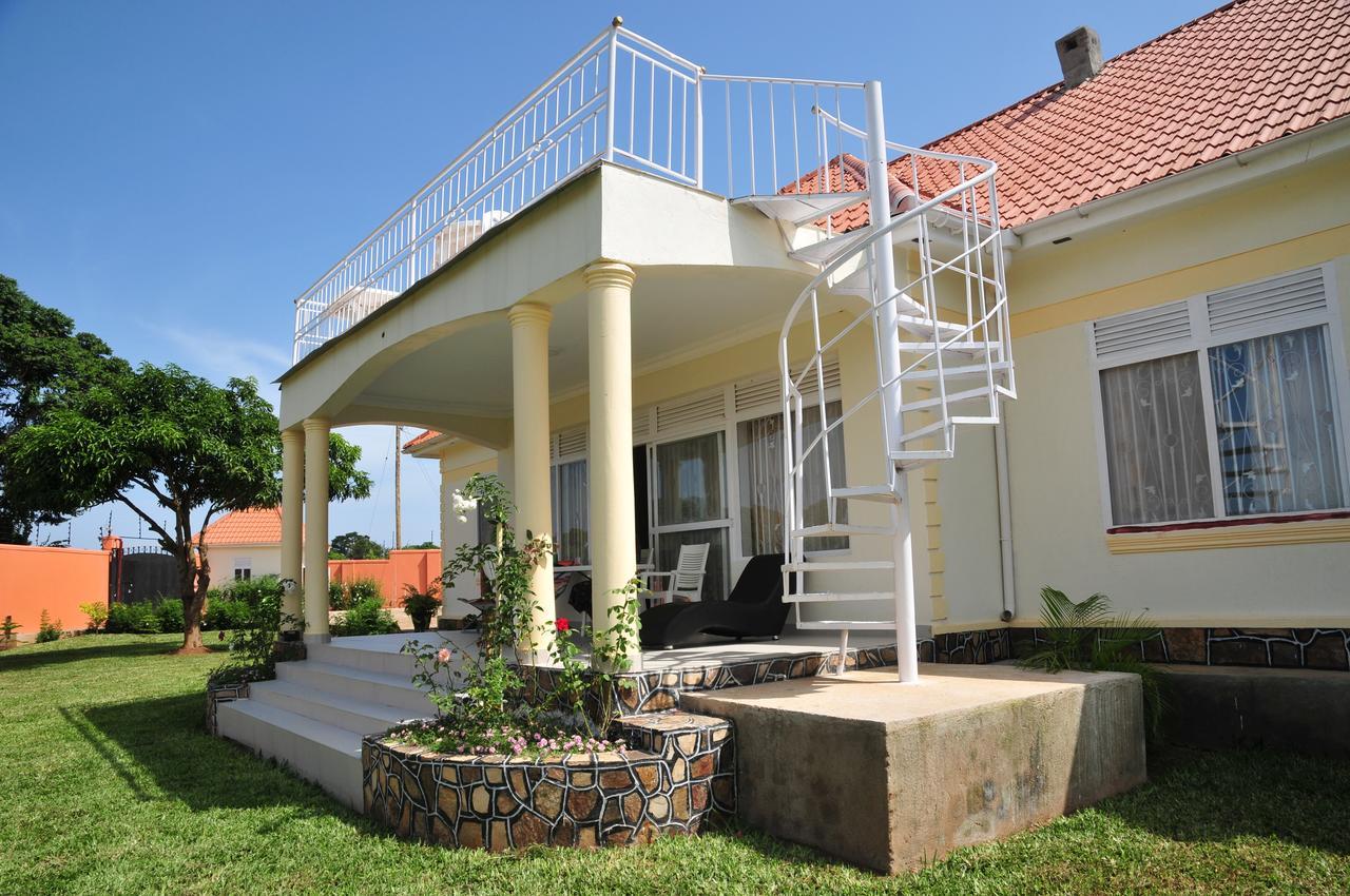 Victoria Lake View Guesthouse & Safaris Entebbe Exterior foto