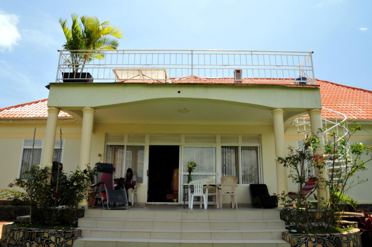 Victoria Lake View Guesthouse & Safaris Entebbe Exterior foto