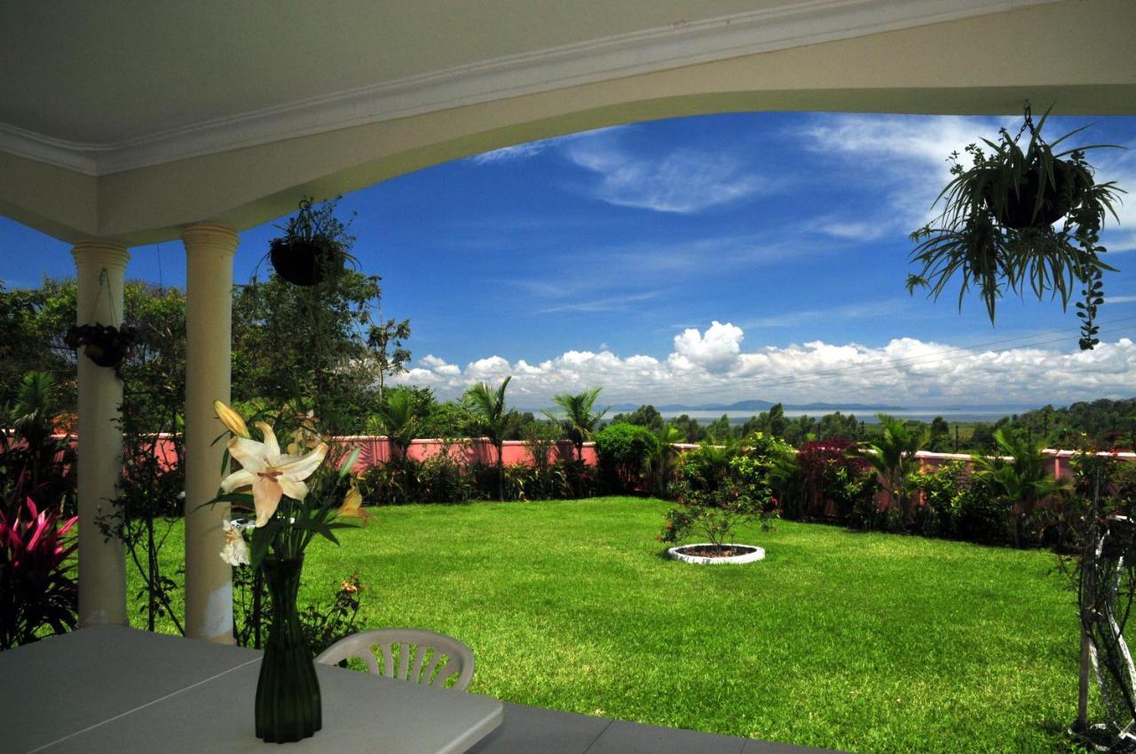 Victoria Lake View Guesthouse & Safaris Entebbe Exterior foto