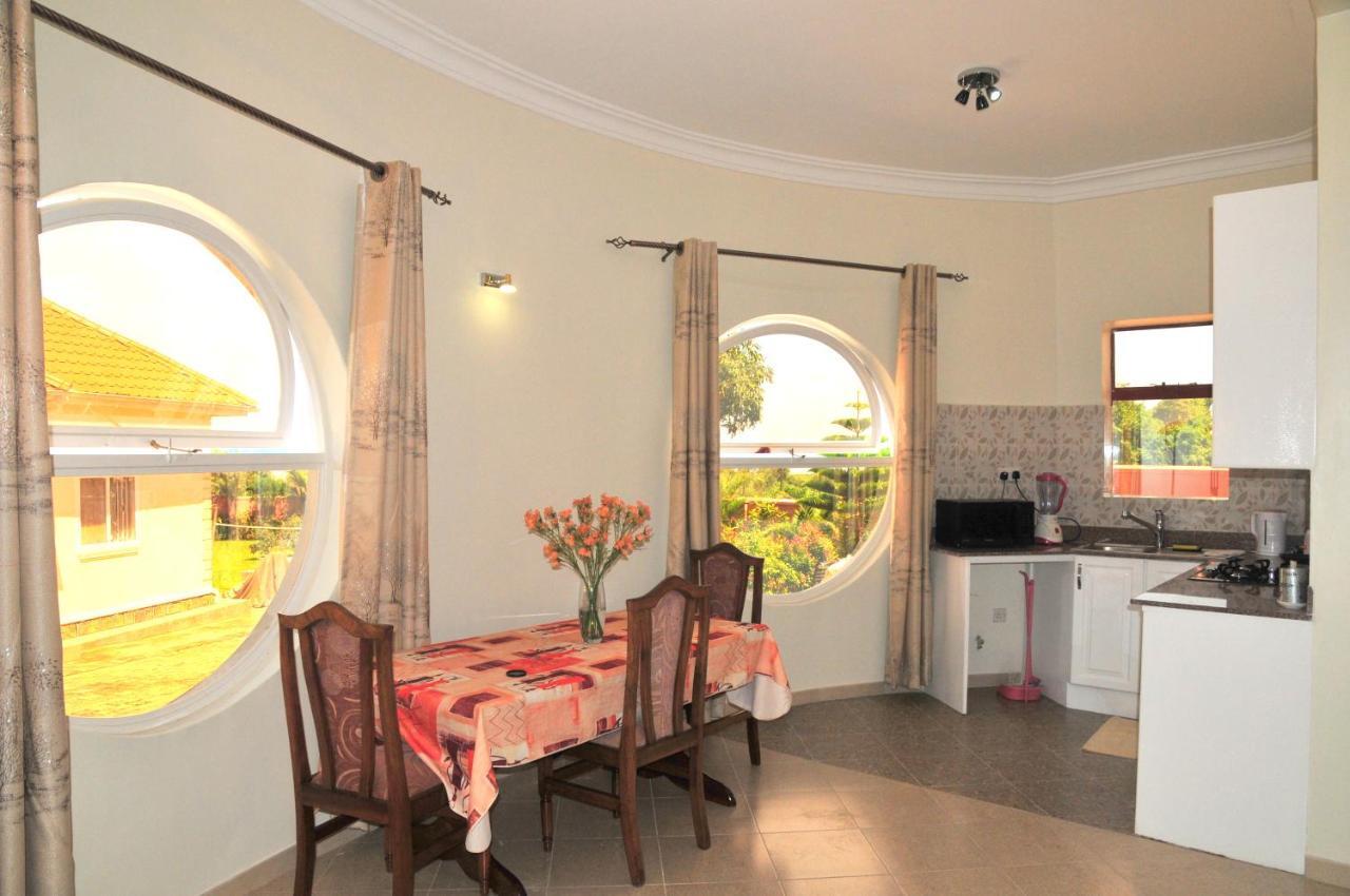 Victoria Lake View Guesthouse & Safaris Entebbe Exterior foto
